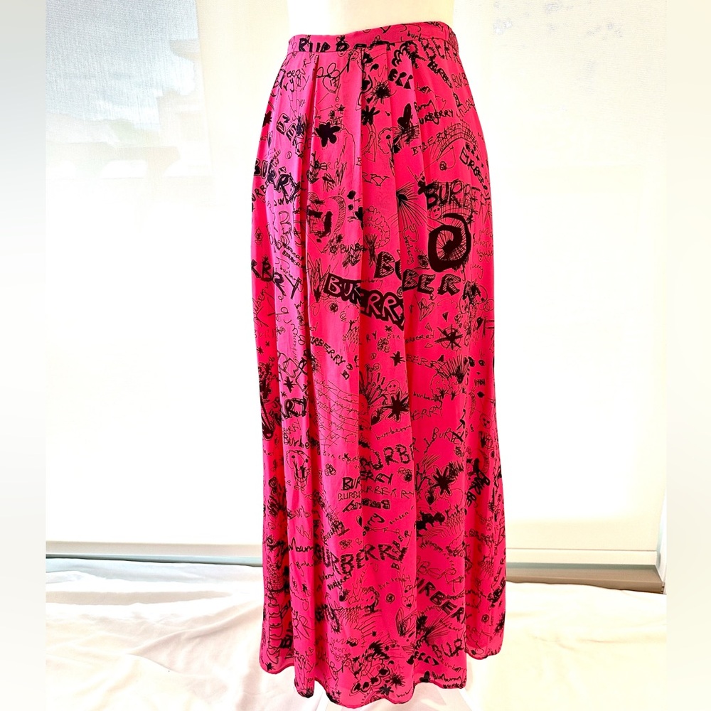 Authentic Burberry Vibrant Pink A-Line Skirt with Black Graphic Print - Picture 6 of 16